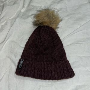 Red/burgundy toque